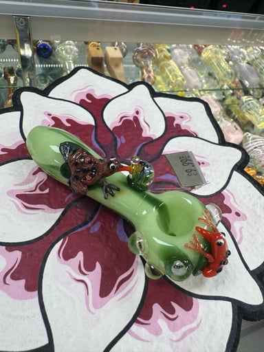 Preview pic of Empire glasswork hand pipe 8