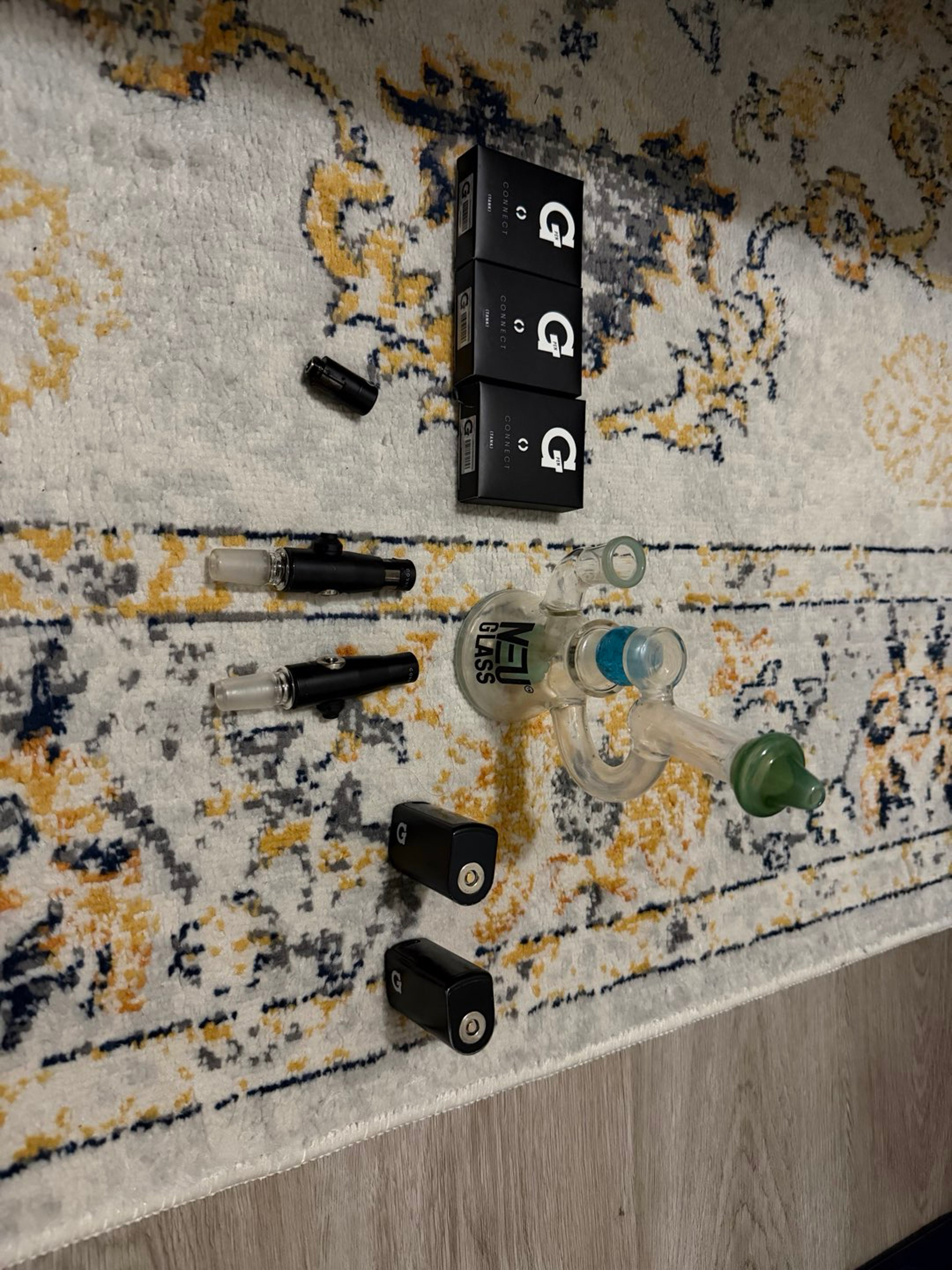 Preview pic of Two g pen connects and a neu rig tha has gow in the dark marble