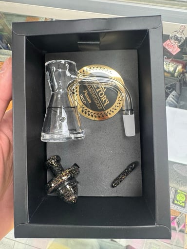 Preview pic of Victory glass work Victoria b gold set dichro