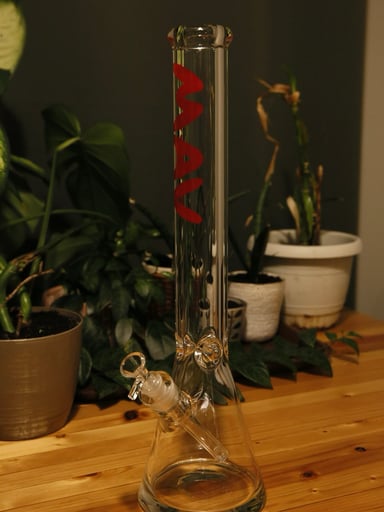 Preview pic of Mav 18” 9mm Beaker Bong Like New!