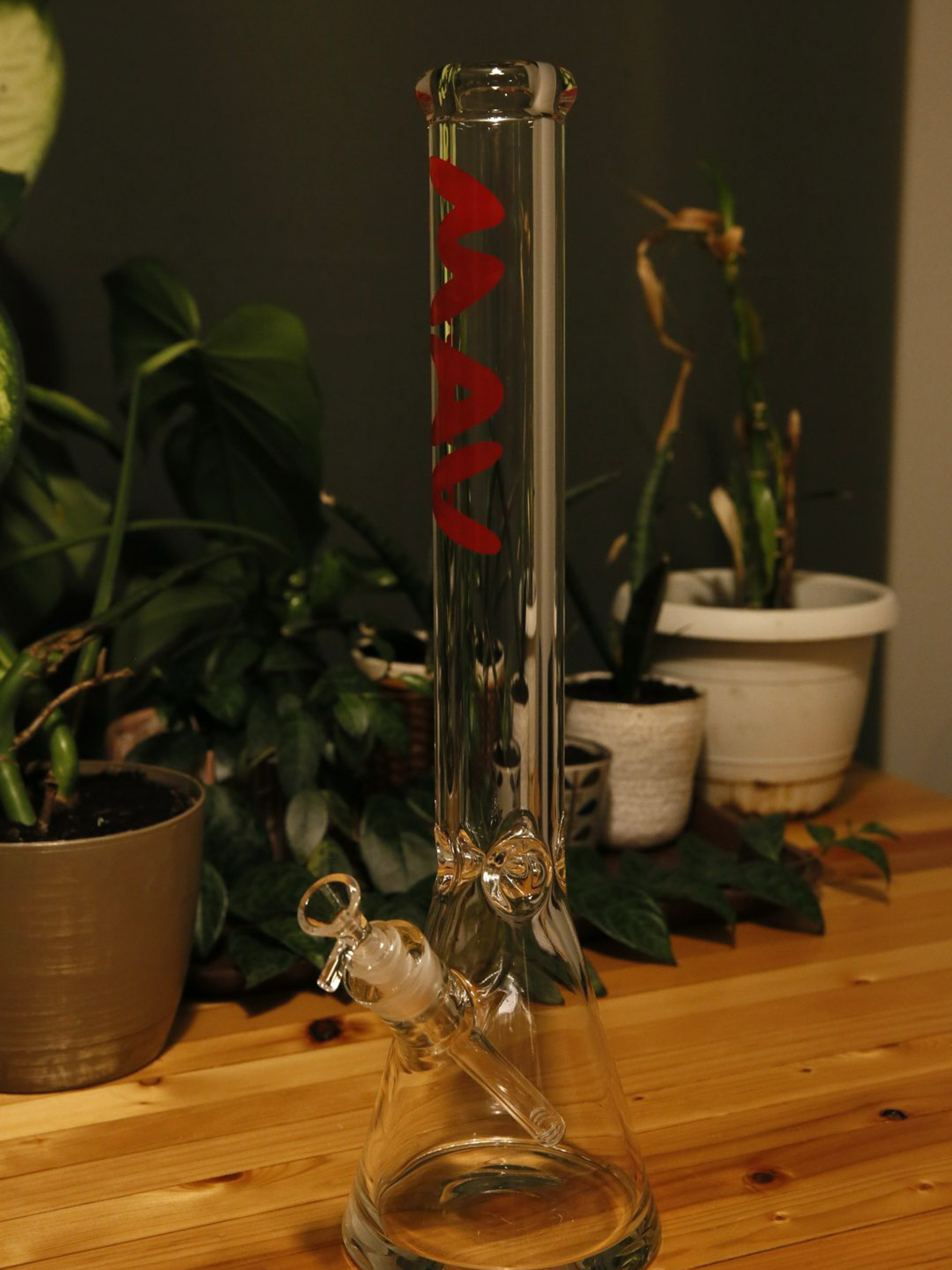 Mav 18” 9mm Beaker Bong Like New! image 0