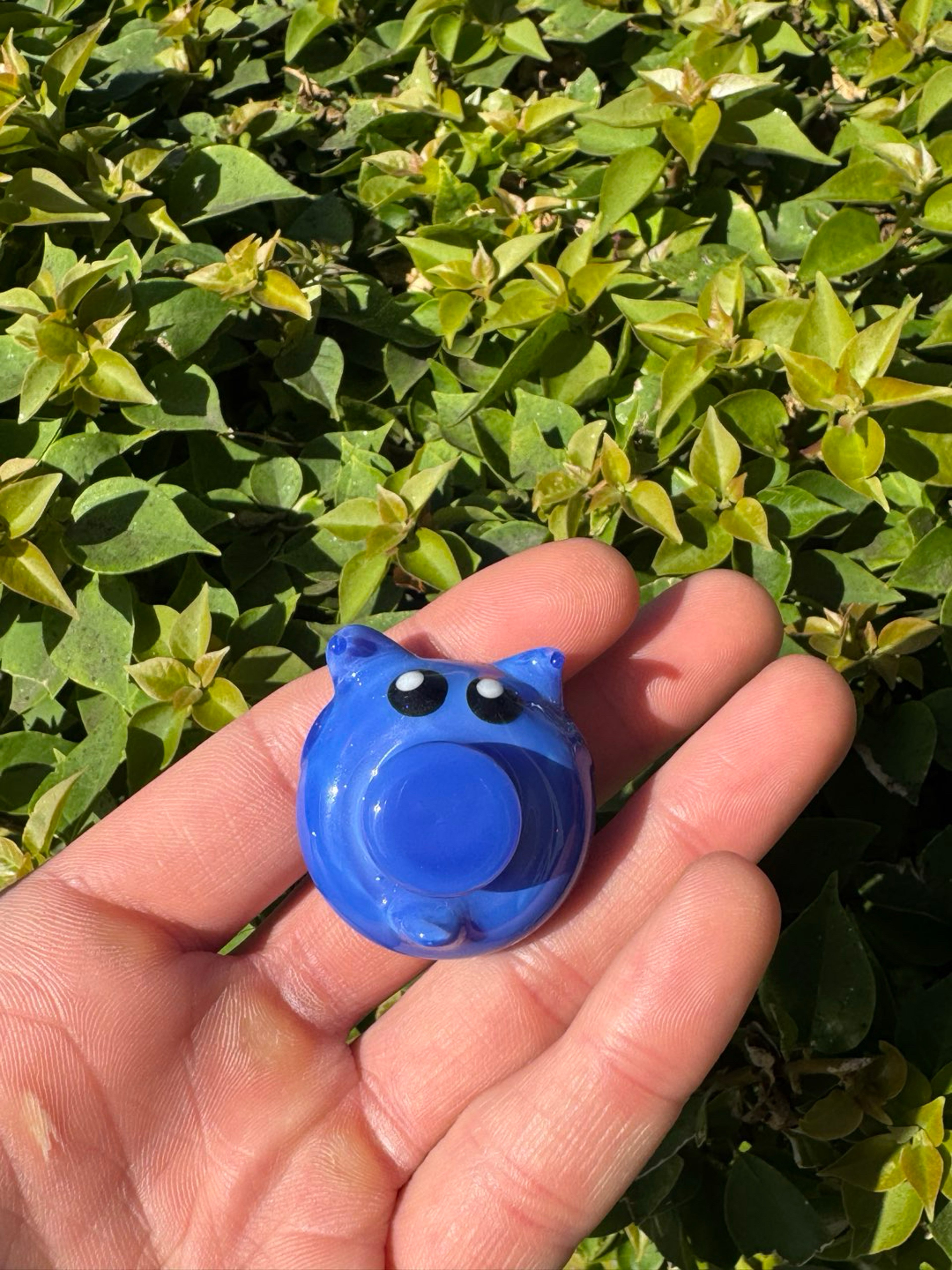 Preview pic of Medium size blue pig pendant