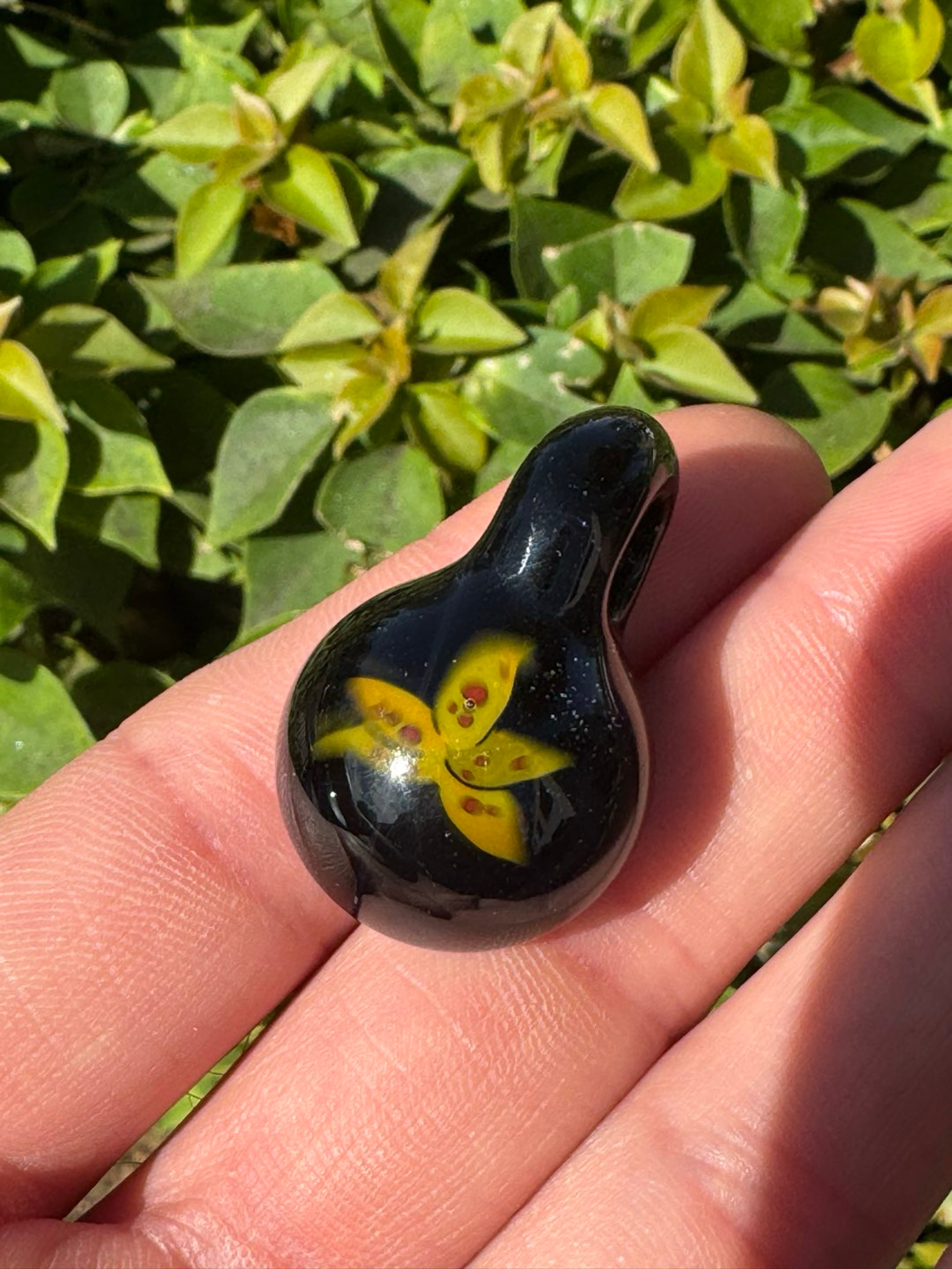 Small size  black flower pendant image 0