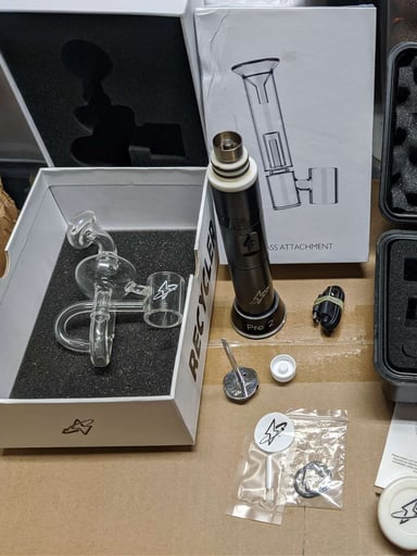 Preview pic of Dabado Bolt Pro 2 - Recycler and OG glass