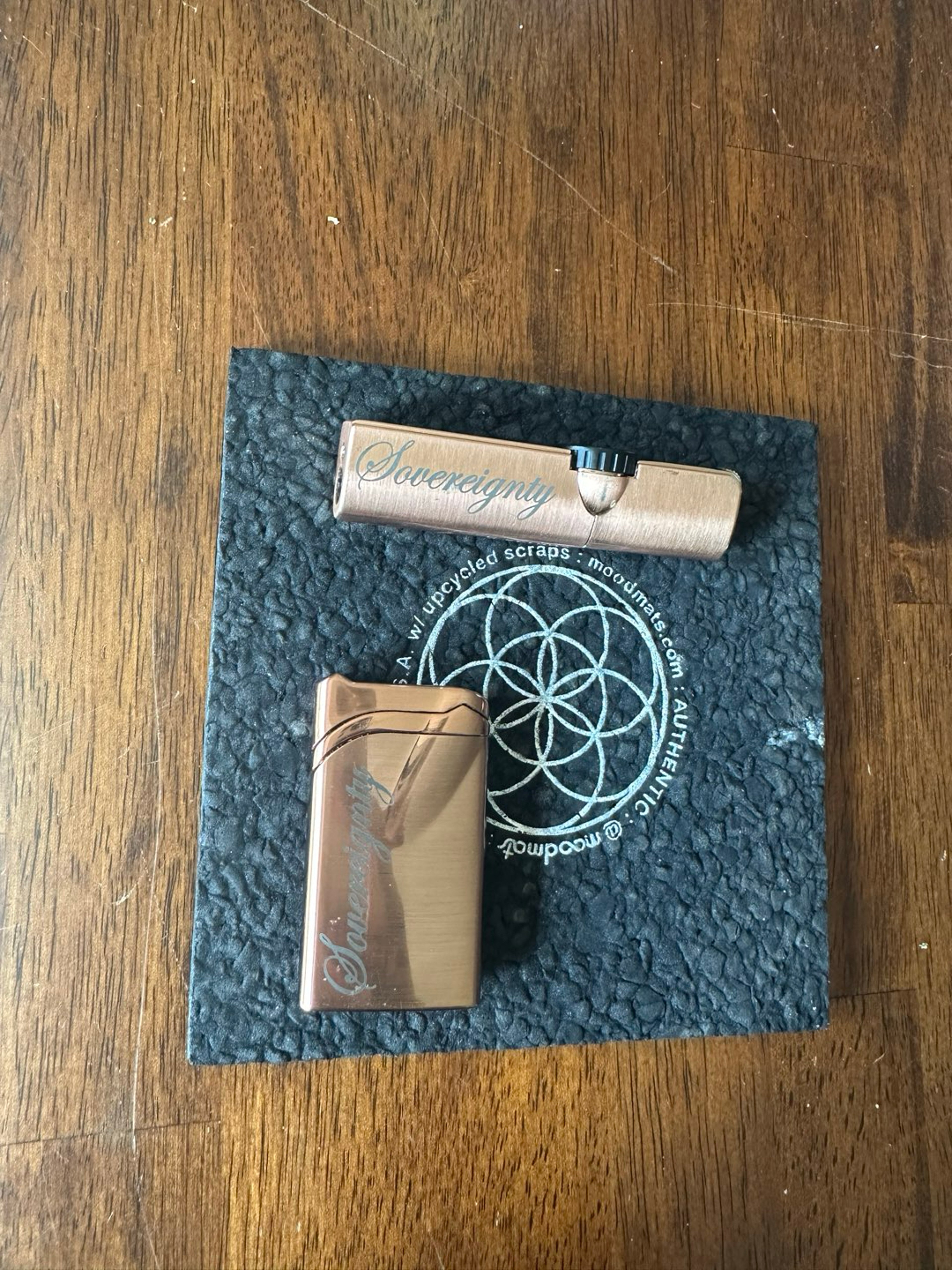 Preview pic of 2 gold sov lighters