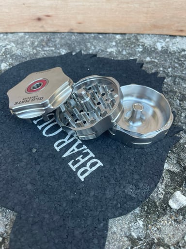 Preview pic of Old mate three piece grinder