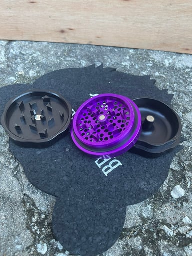 Preview pic of Three piece aluminum threadless professional grinder
