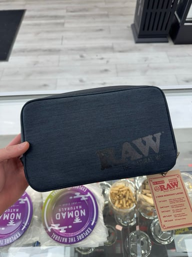 Preview pic of Raw qtr pounder smokers pouch black
