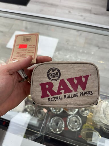 Preview pic of Raw 1/2 ounce smokers pouch