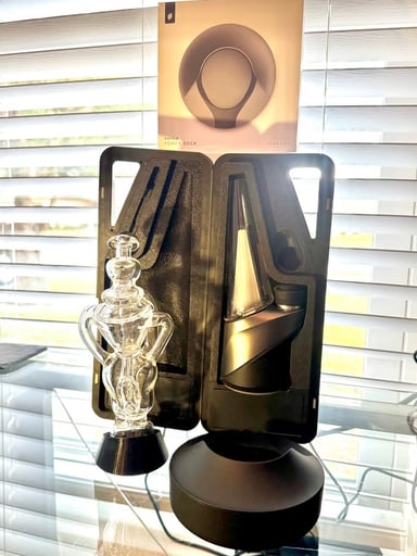 Preview pic of Puffco Peak Pro Bundle with Recycler Glass Top