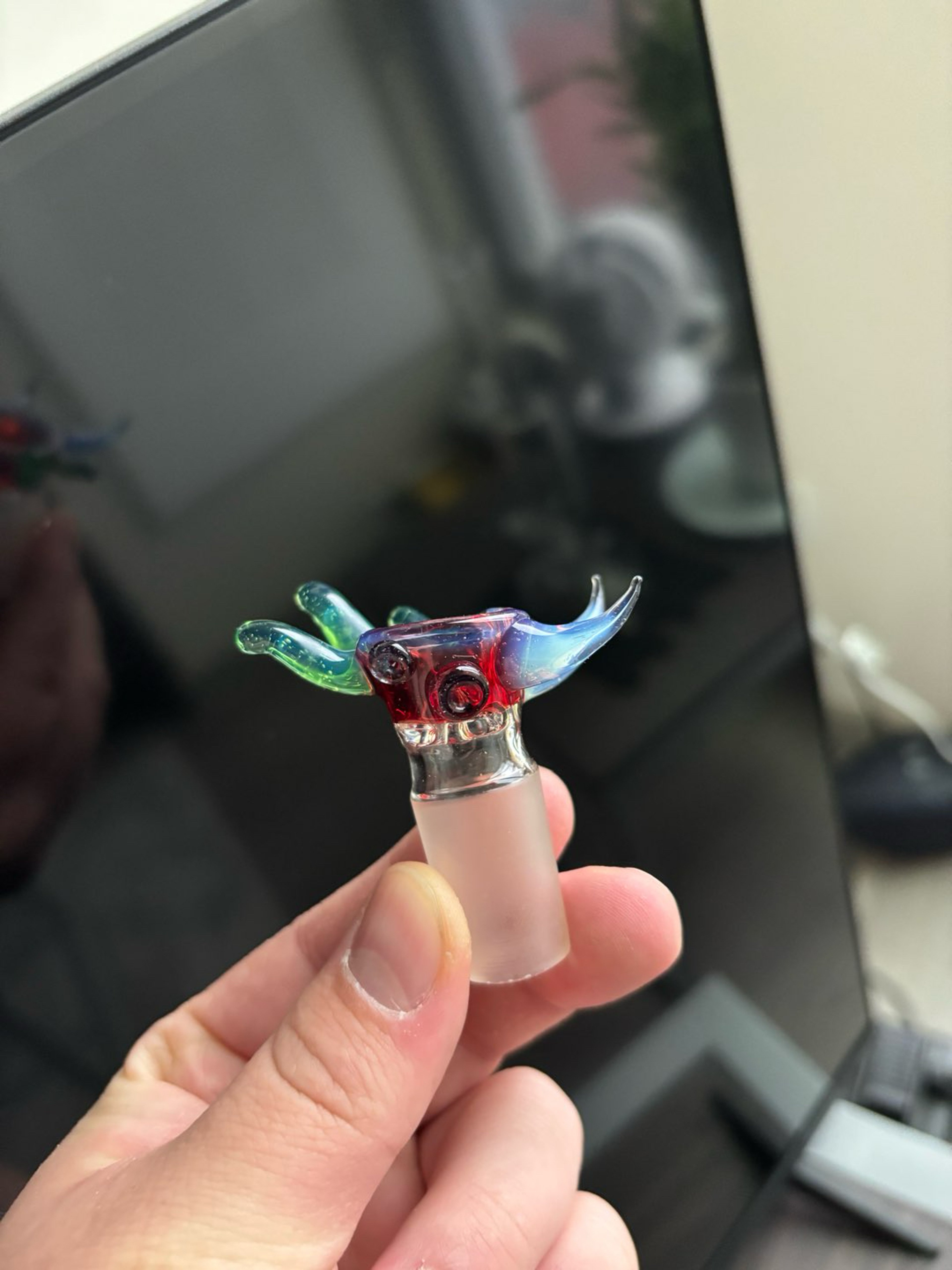 Preview pic of Vaughns Bongs Funky 4 Hole 18mm Slide