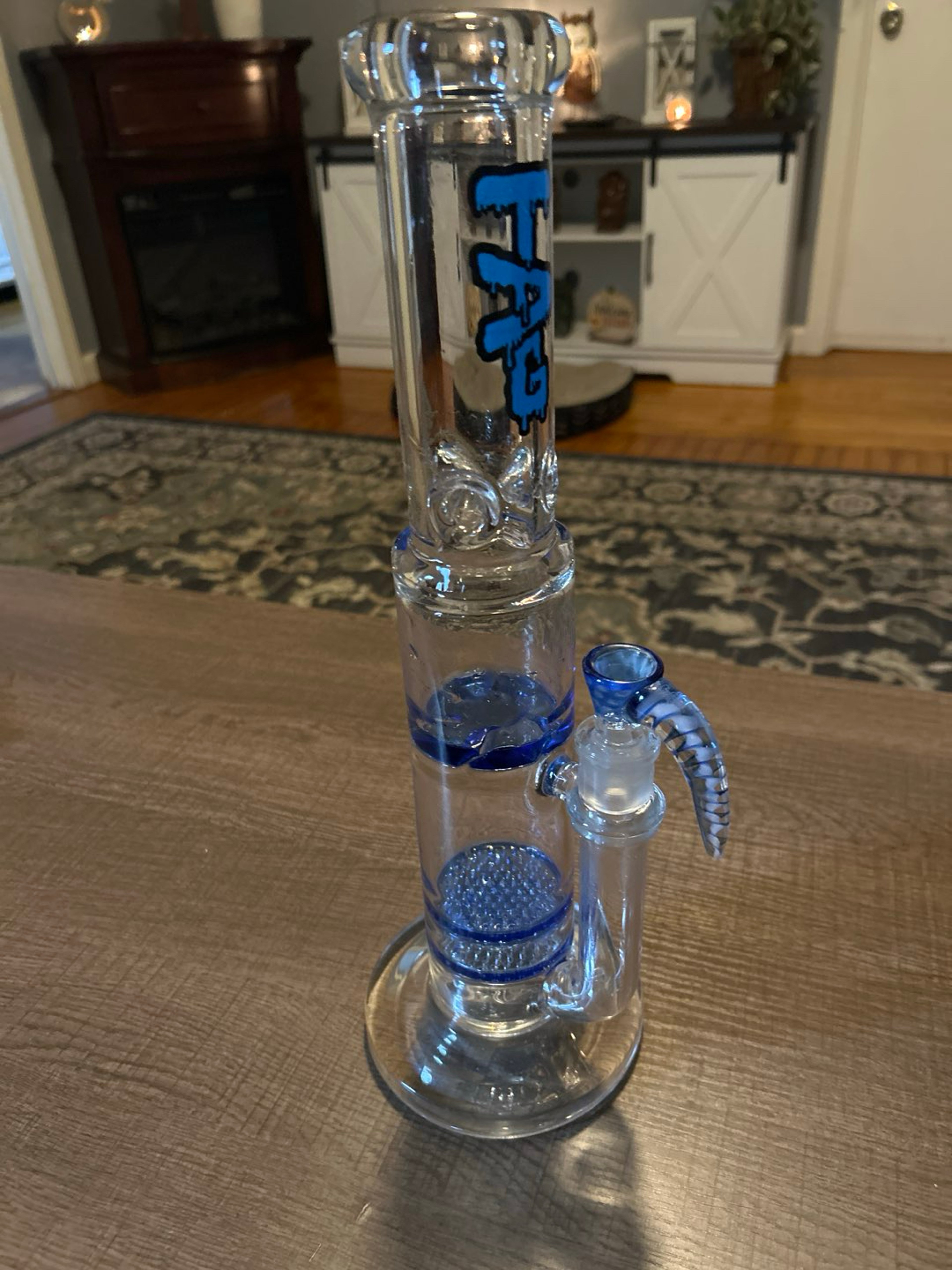 TAG double honeycomb bong with matching horn bowl image 0