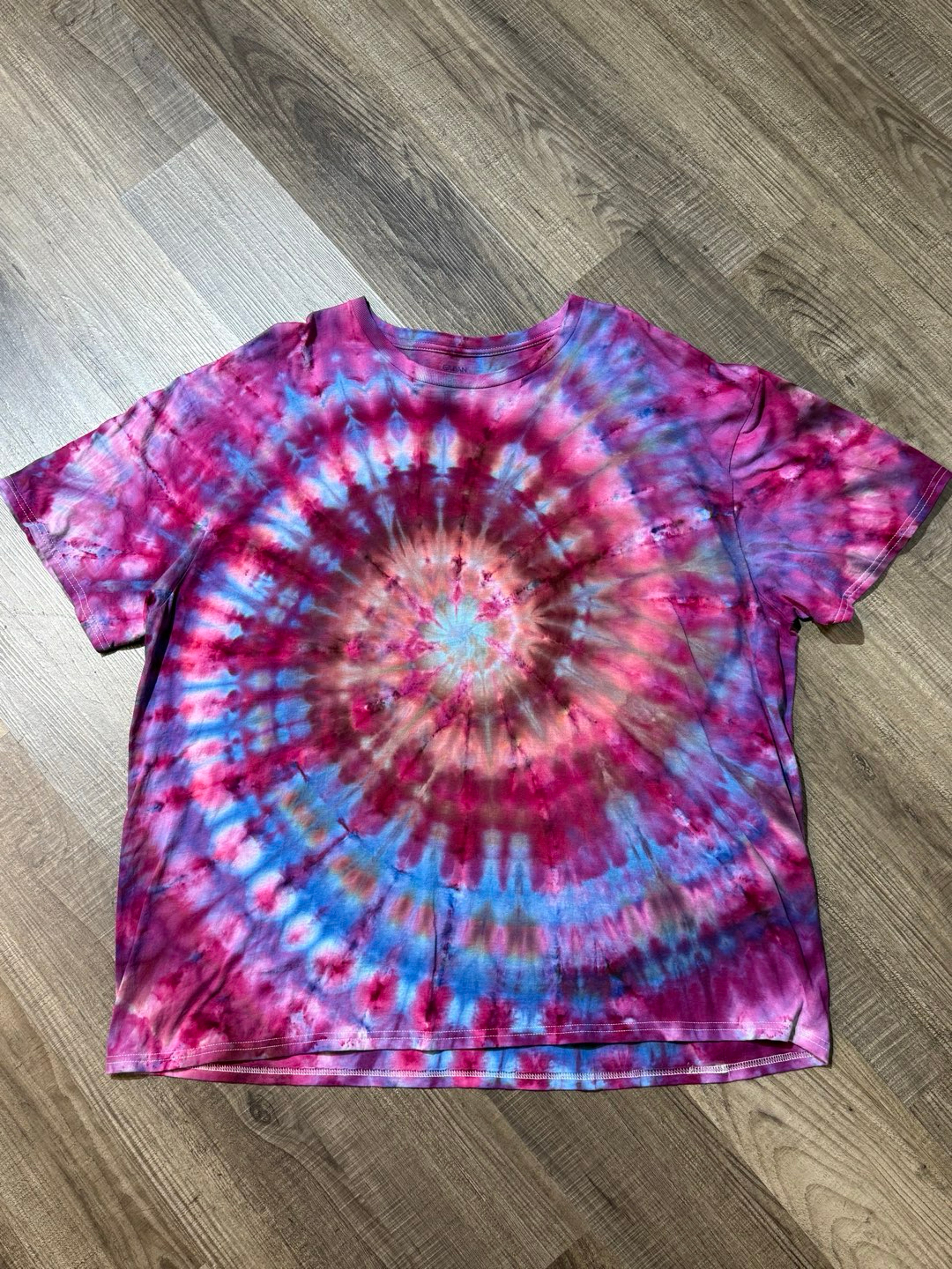 Preview pic of Tie dye 3XL made by curlystiedyes