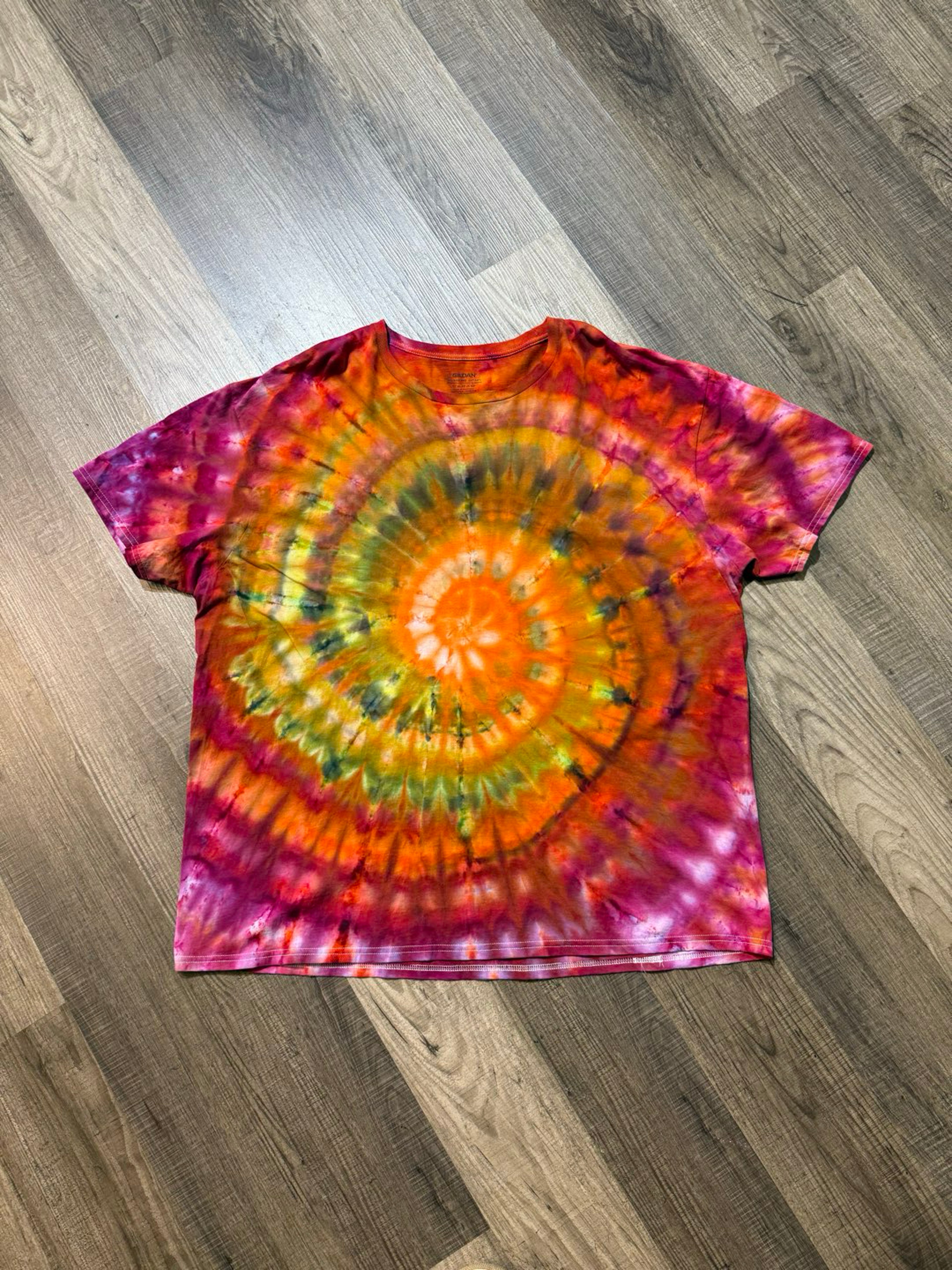 Preview pic of Tie dye 3XL made by curlystiedyes