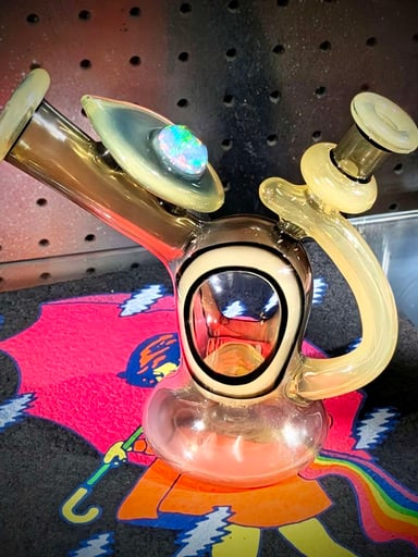 Preview pic of Bowman V5 Cfl with huge opal coin and his classic windows