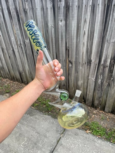 Preview pic of Crush glass beaker bong