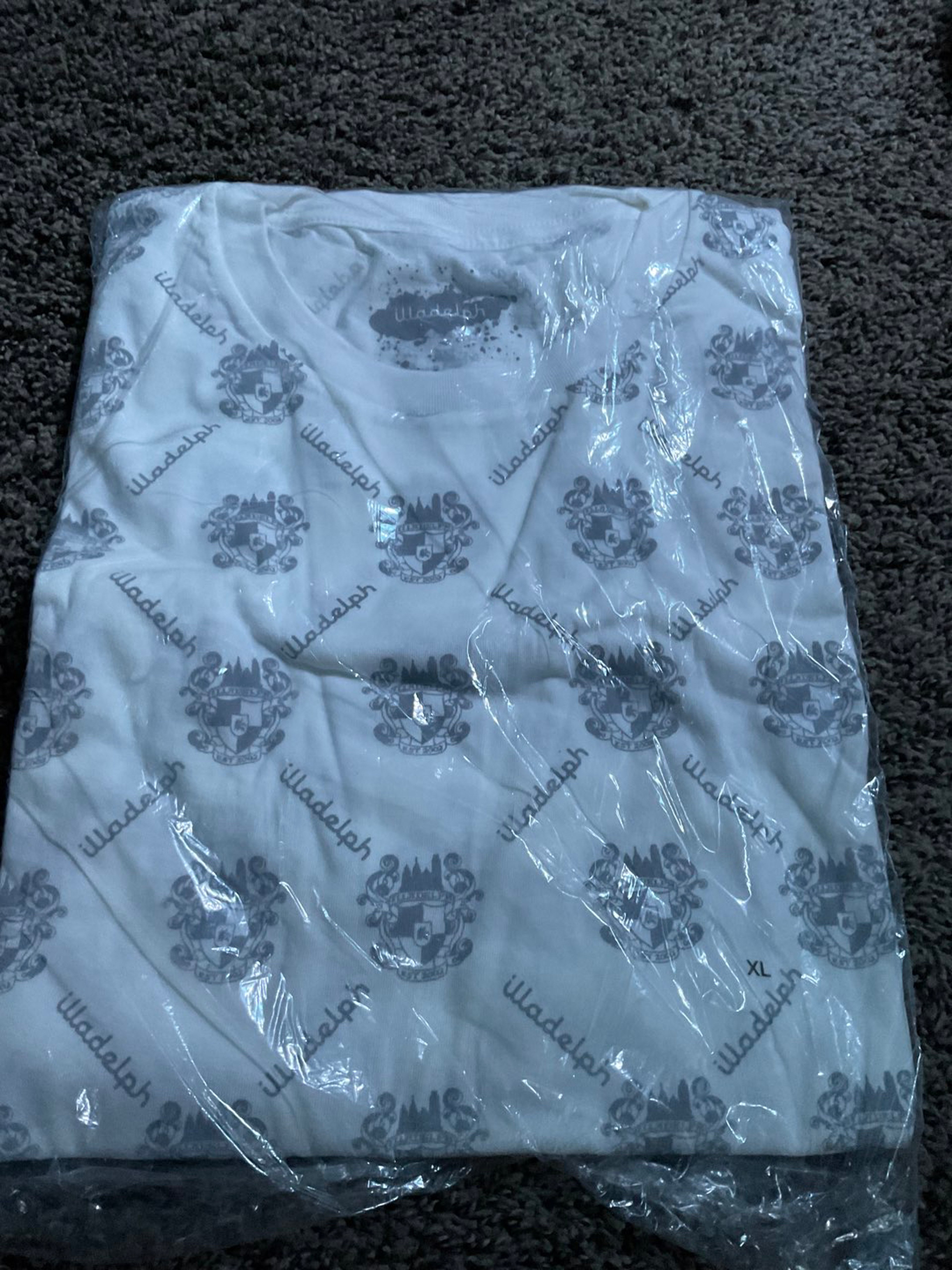 Preview pic of Illadelph all over print T-shirt size XL