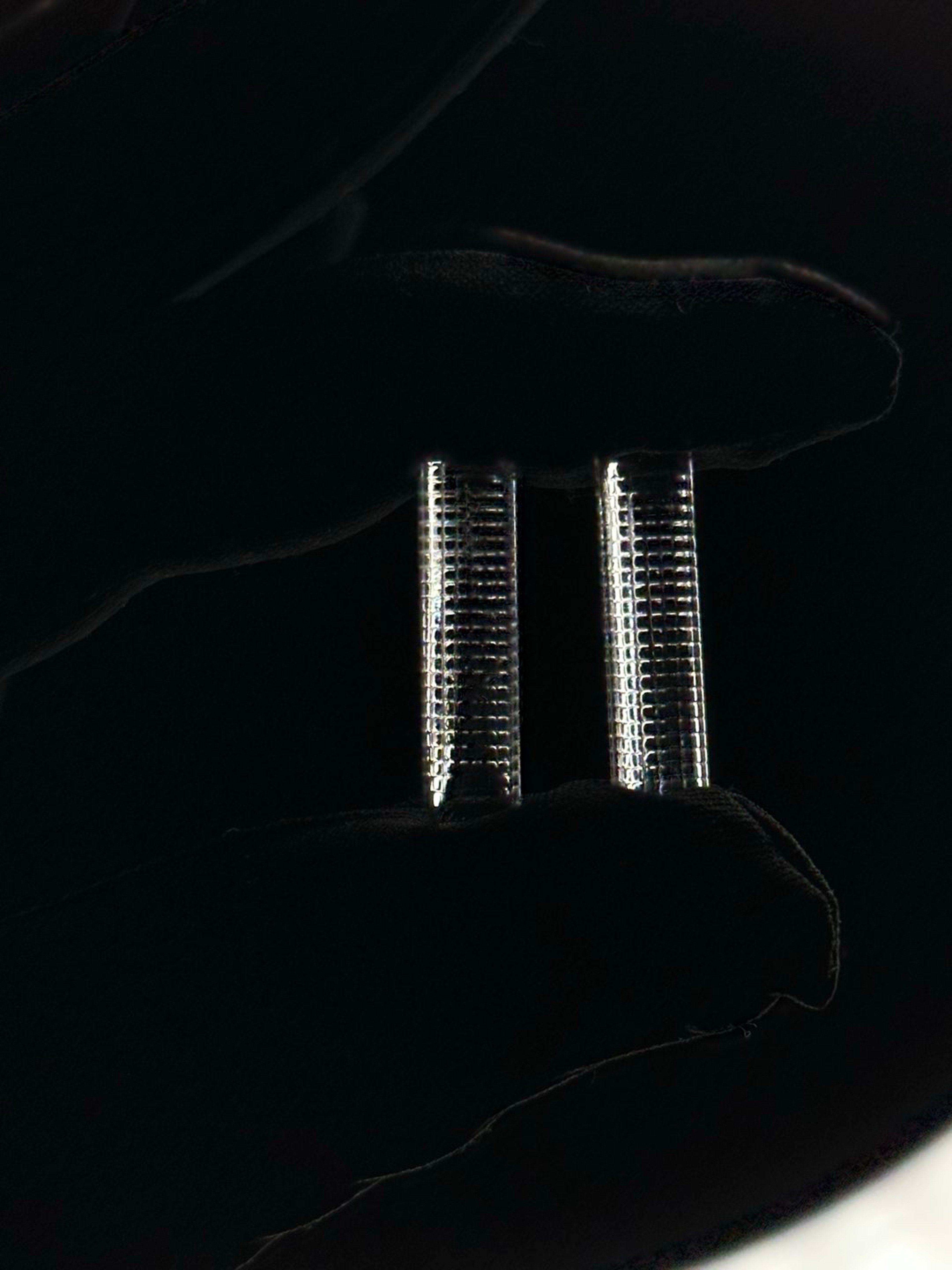 Preview pic of Small Solid Quartz Gridded Pillar 2 pack