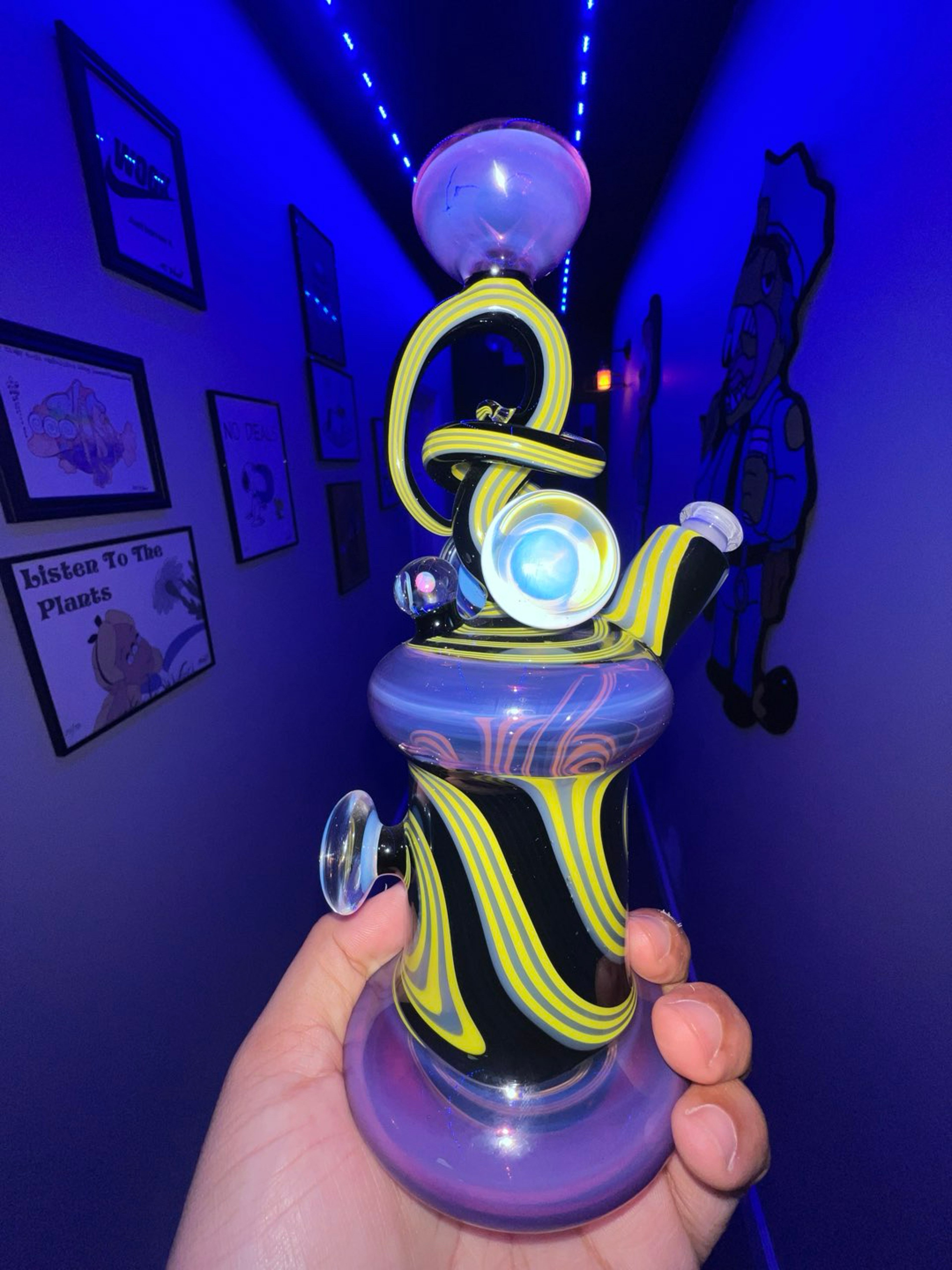 Preview pic of Cambria Abstract tube
