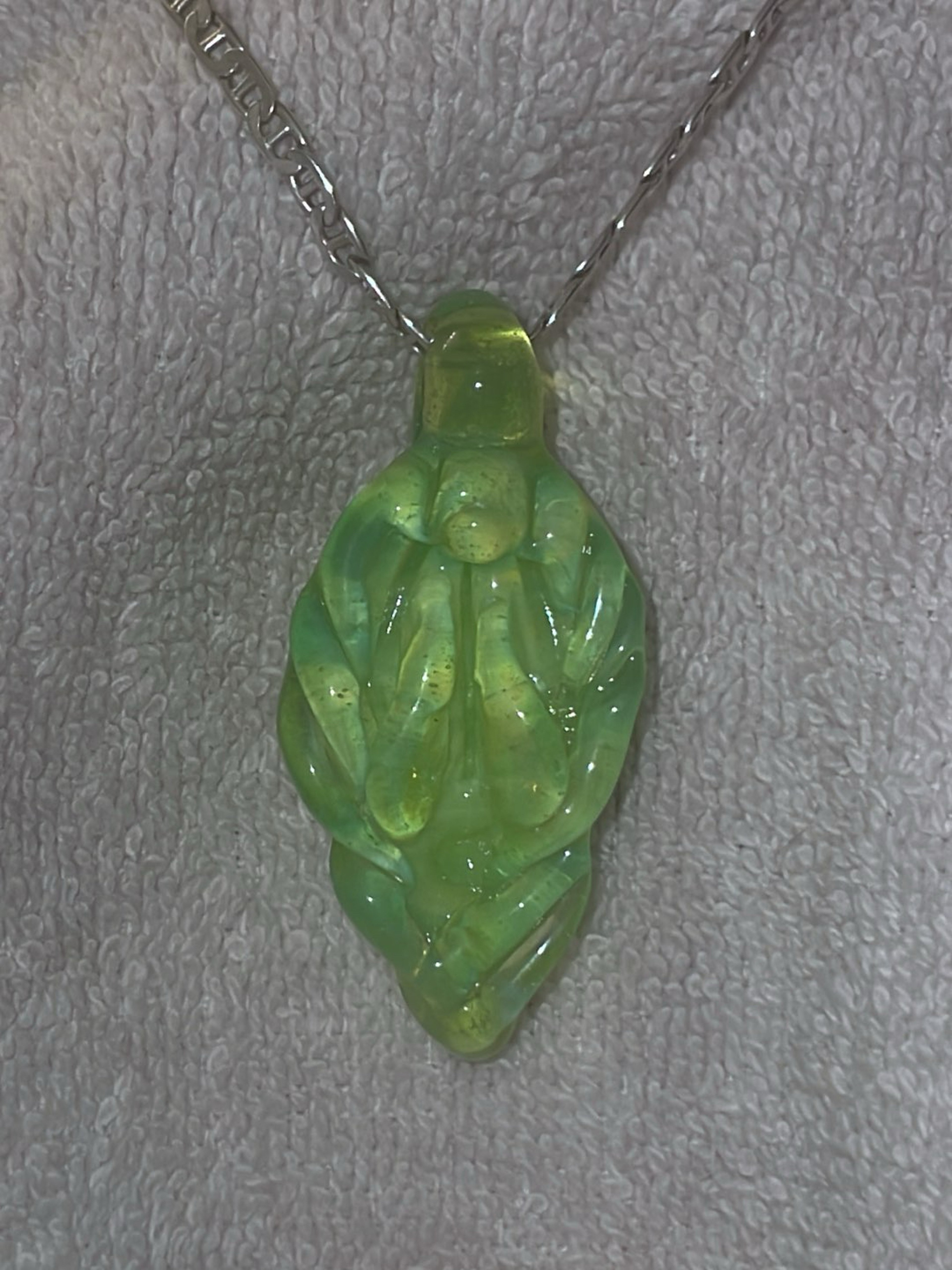 Preview pic of UV Pvssy Pendant by DrakenGlass