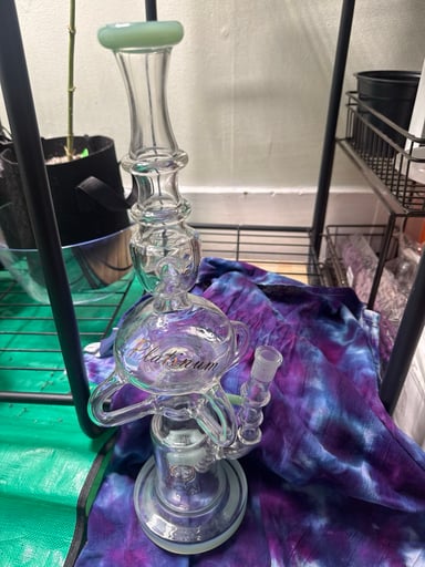 Preview pic of Lookah Platinum 18” Recycler