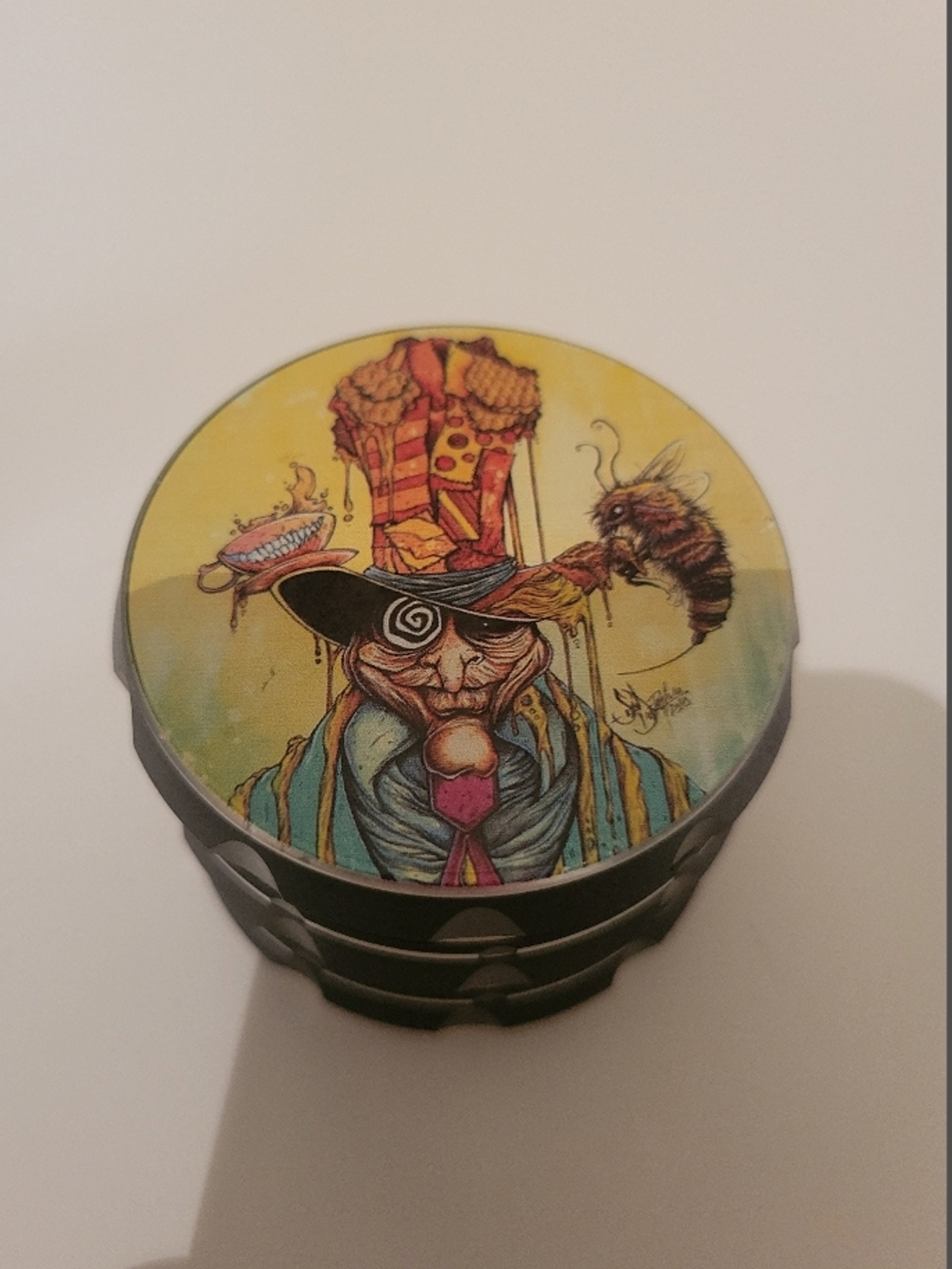 Grinder Alice in wonderland Mad Hatter high quality 4 pieces with tools image 0