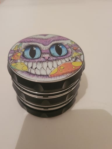 Preview pic of Grinder Cheshire cat Alice in wonderland high quality 4 piece w/ tools