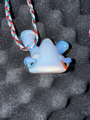 Preview pic of Lerk Pendant with free matching lace