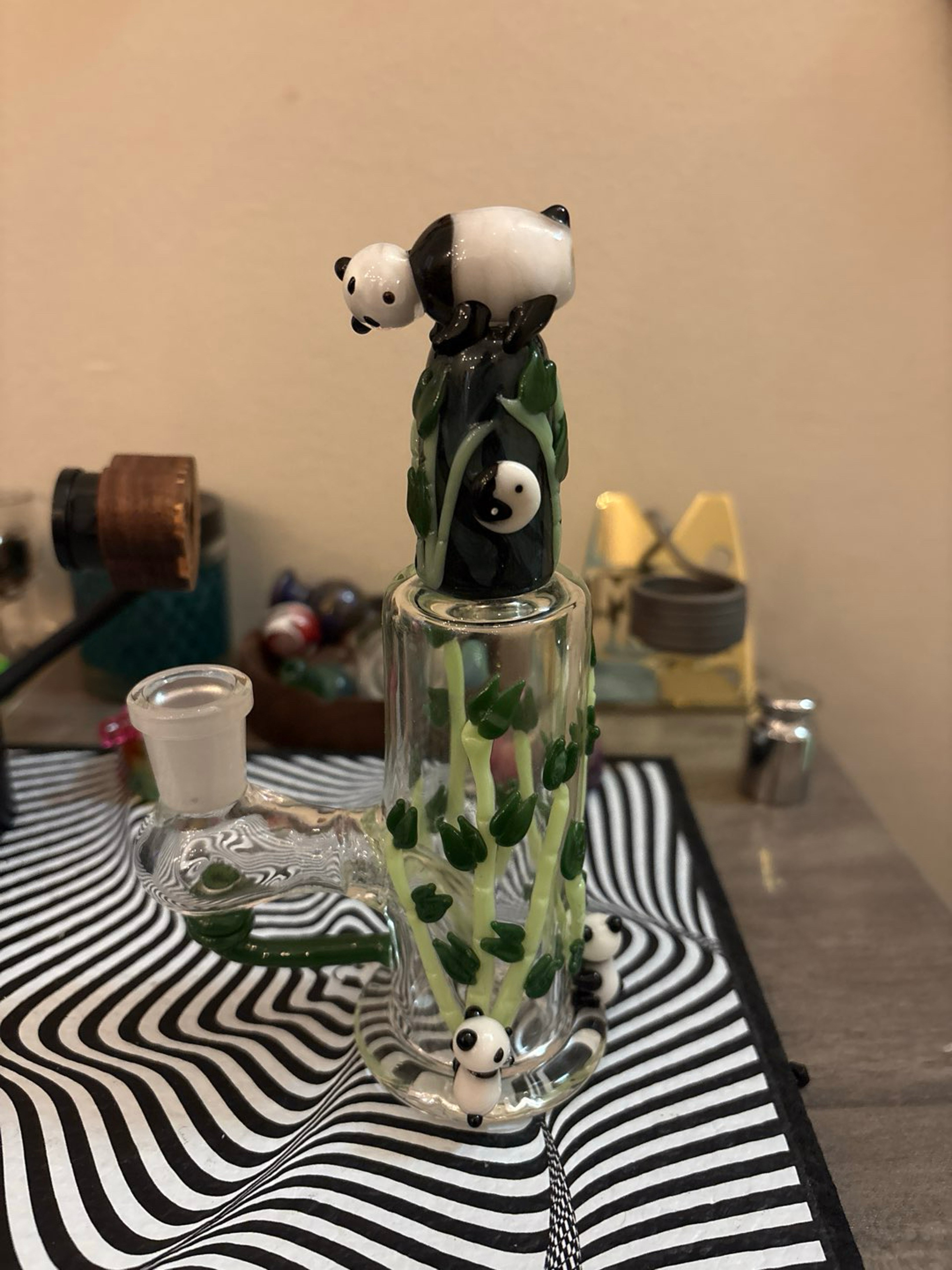 Preview pic of Empire glass climbing panda