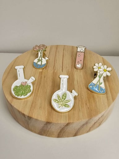 Preview pic of 5 pcs Flowers Pins