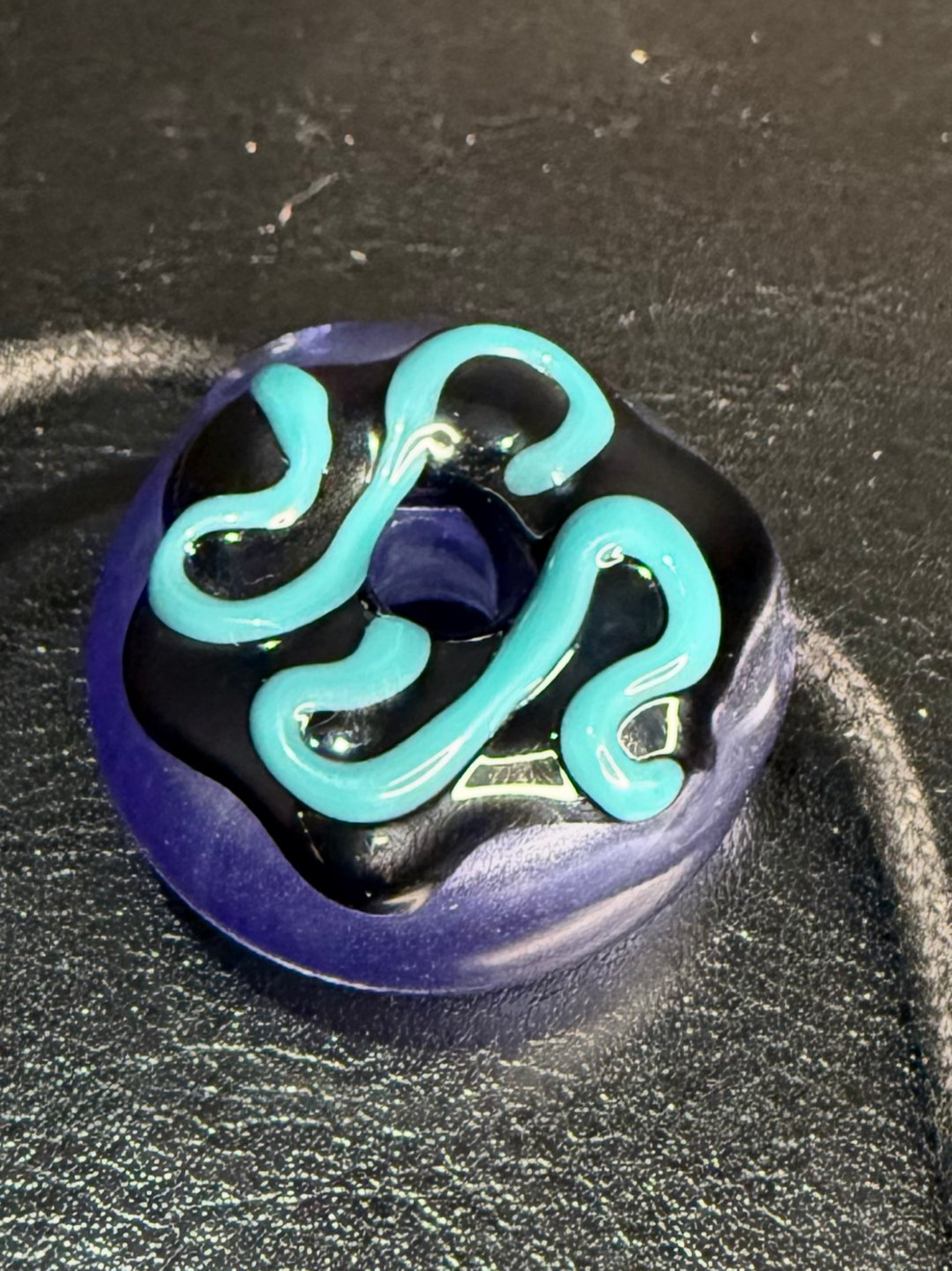 Preview pic of KGB glass donut pendant