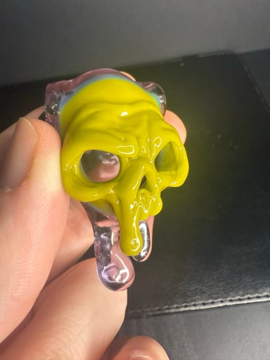 Preview pic of Ghost melting skull pendant