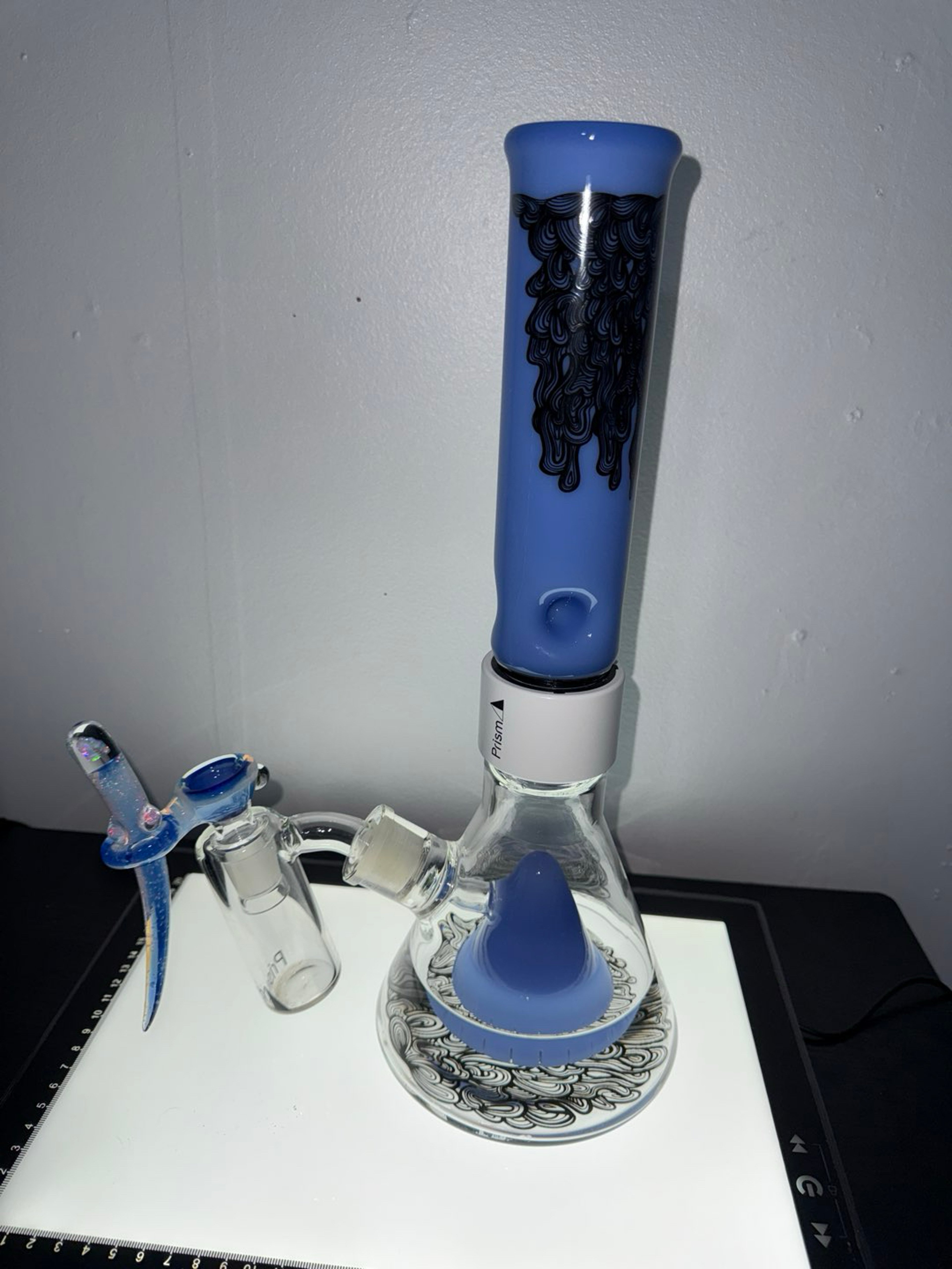Preview pic of Prism Beaker Bong