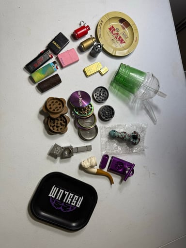 Preview pic of ACCESSORIES LOT