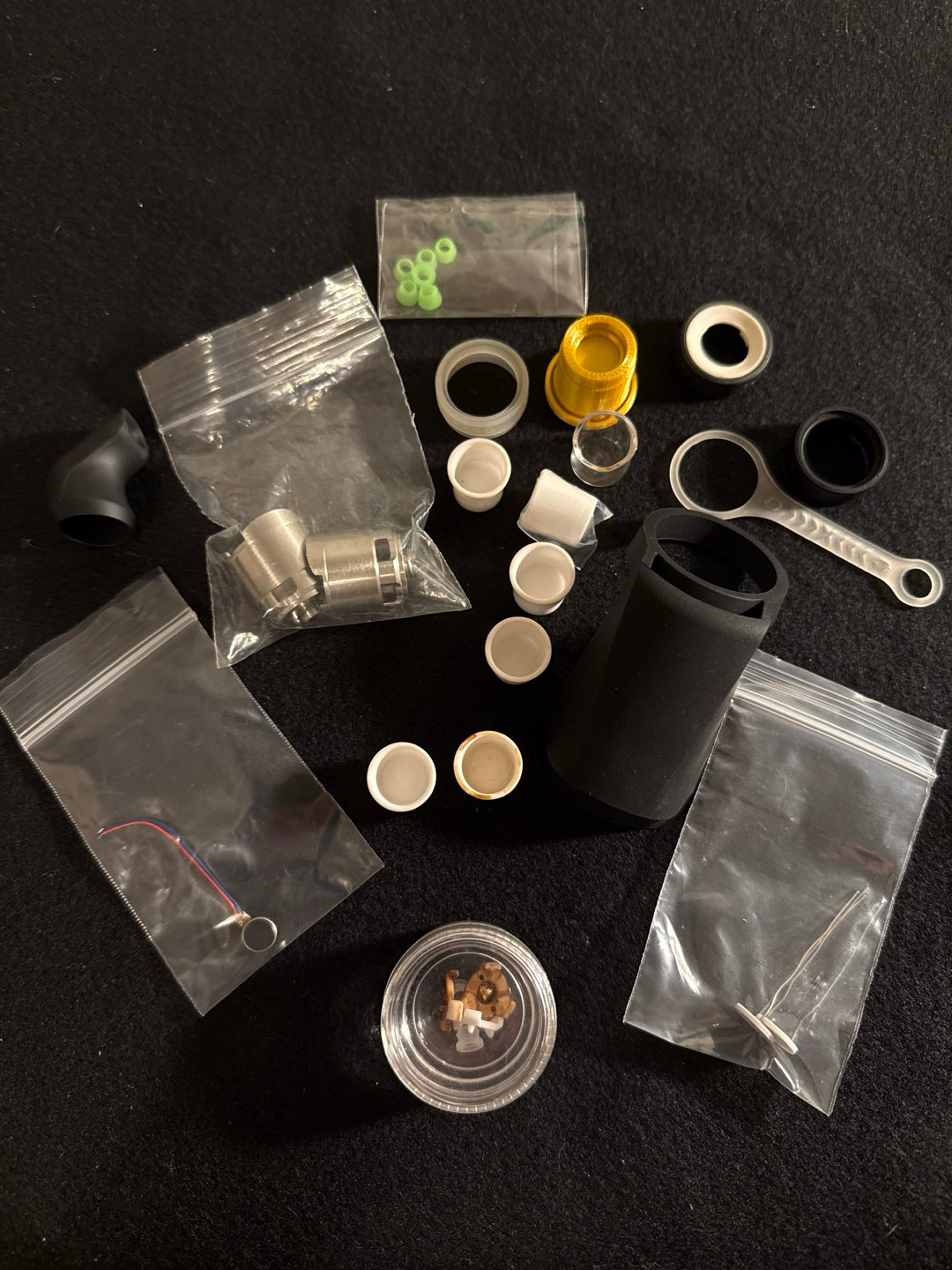 Preview pic of Puffco OG parts bundle atomizers, ceramic bowls, quartz bowl