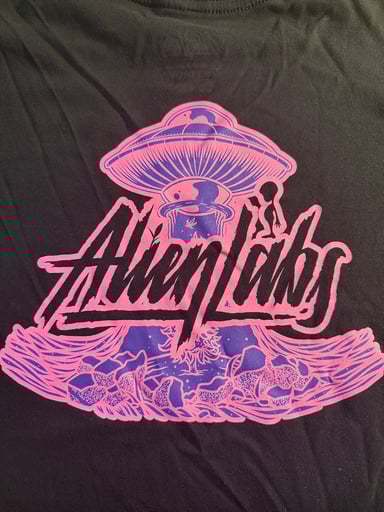 Preview pic of Alien Labs T shirt Men’s Medium
