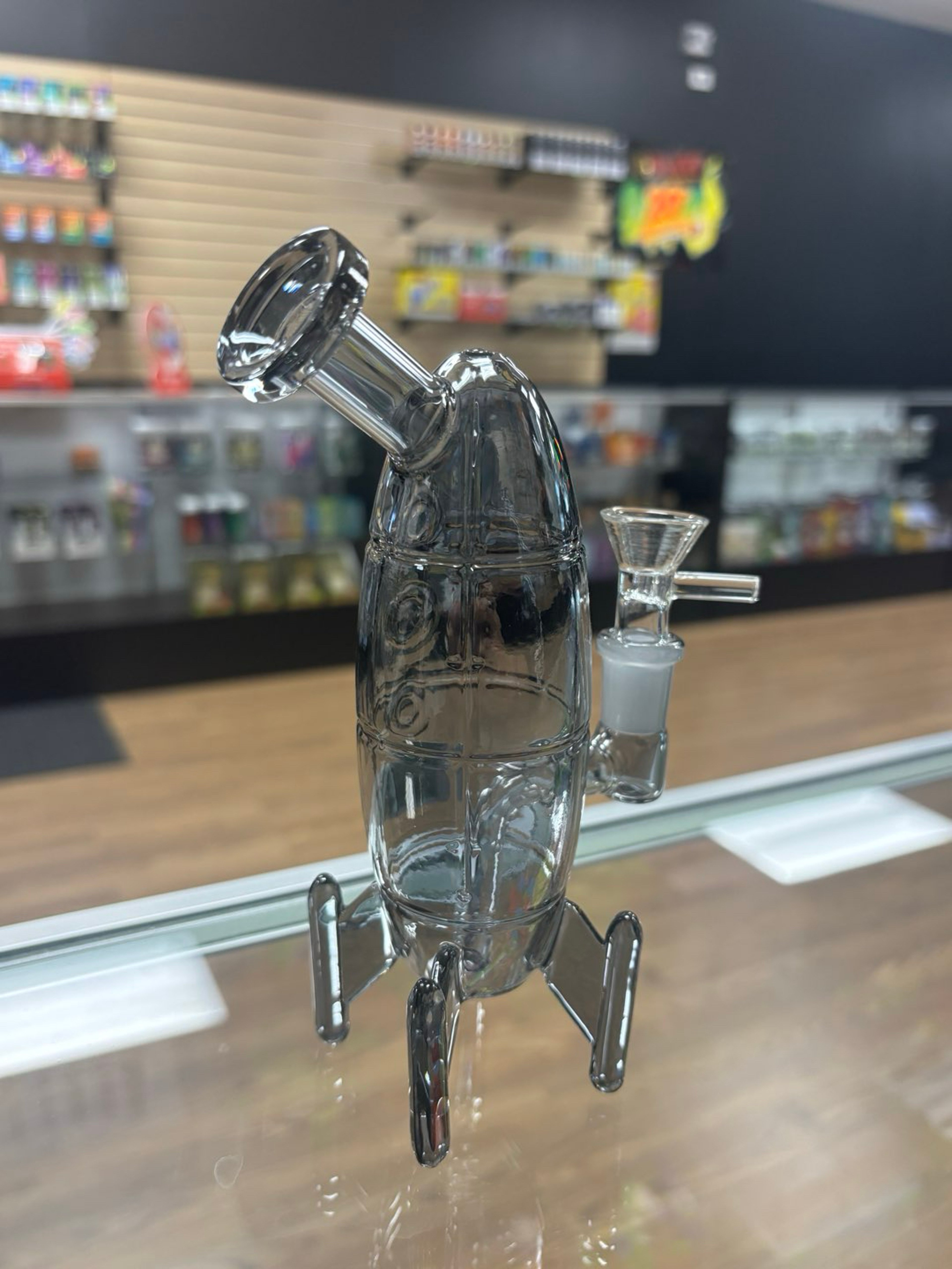 Preview pic of Grey rocket water pipe!