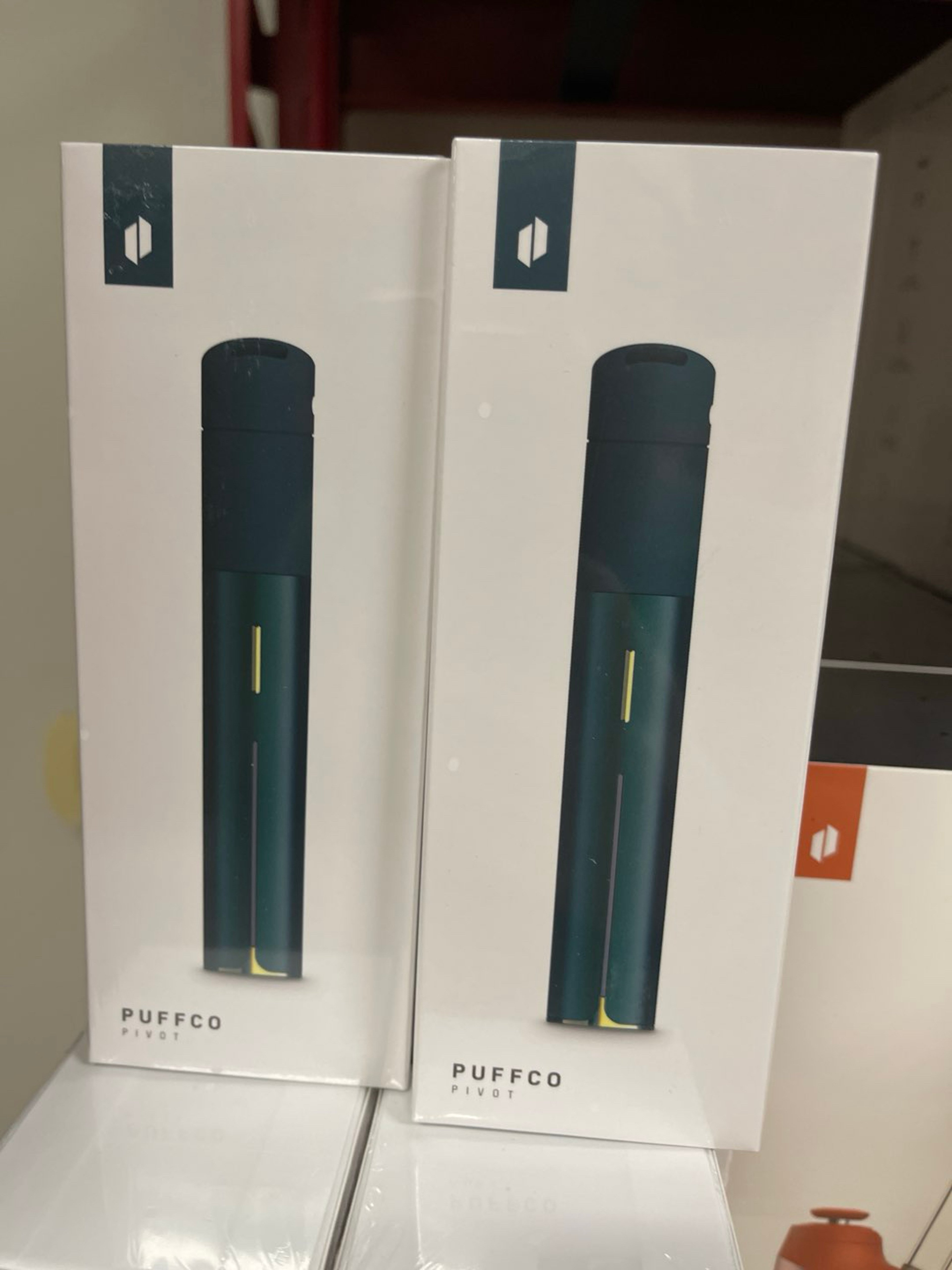 Puffco Pivot (Pine) image 0