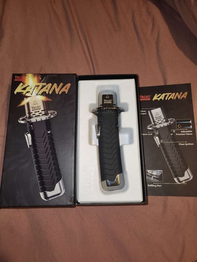 Preview pic of Yocan red katana torch