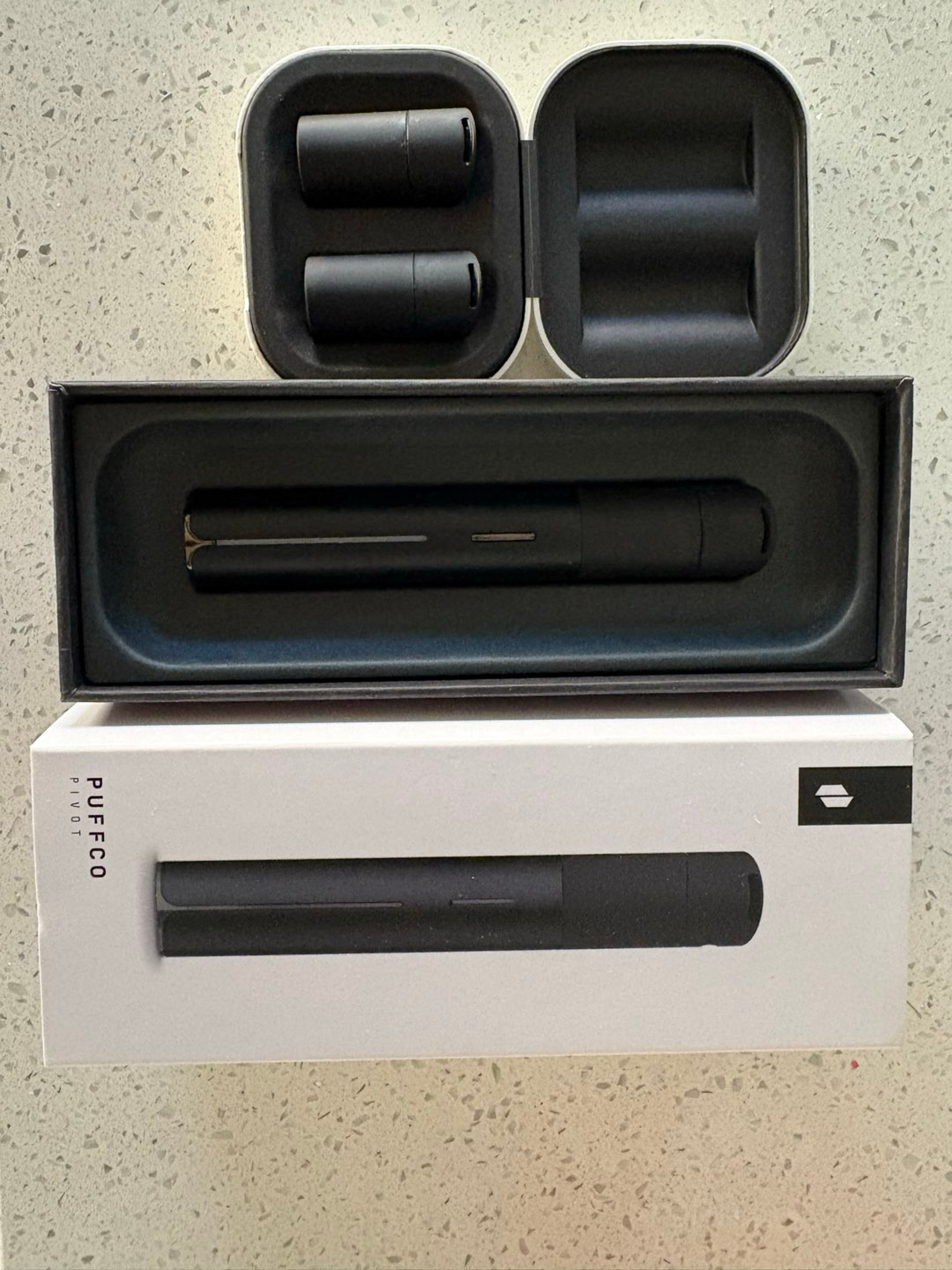 Preview pic of Puffco Pivot + 2 extra automizers