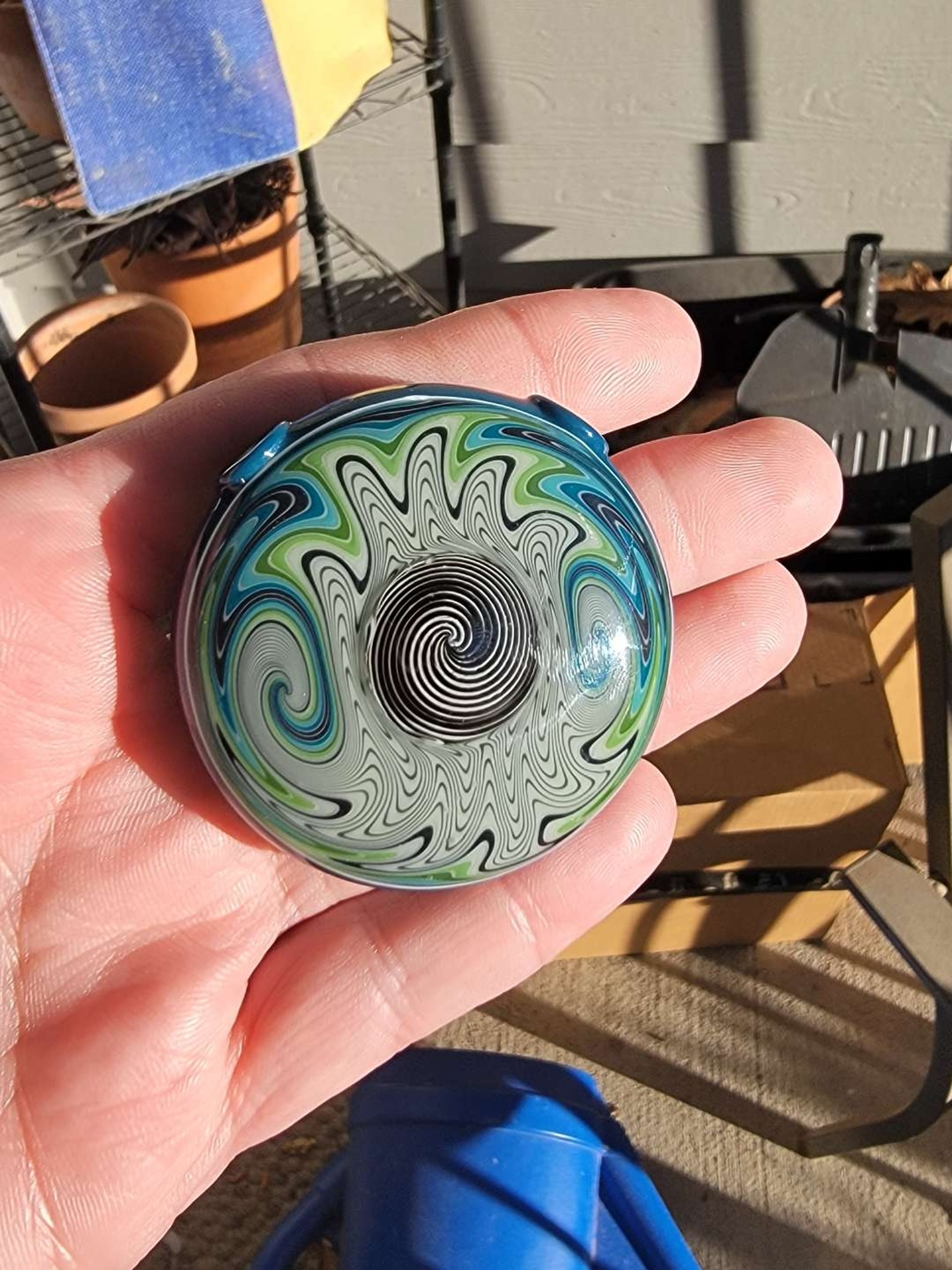 YG glass wig wag line work  pendy image 0