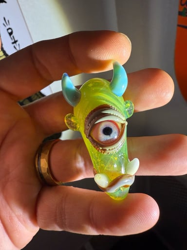 Preview pic of Bard glass pendy
