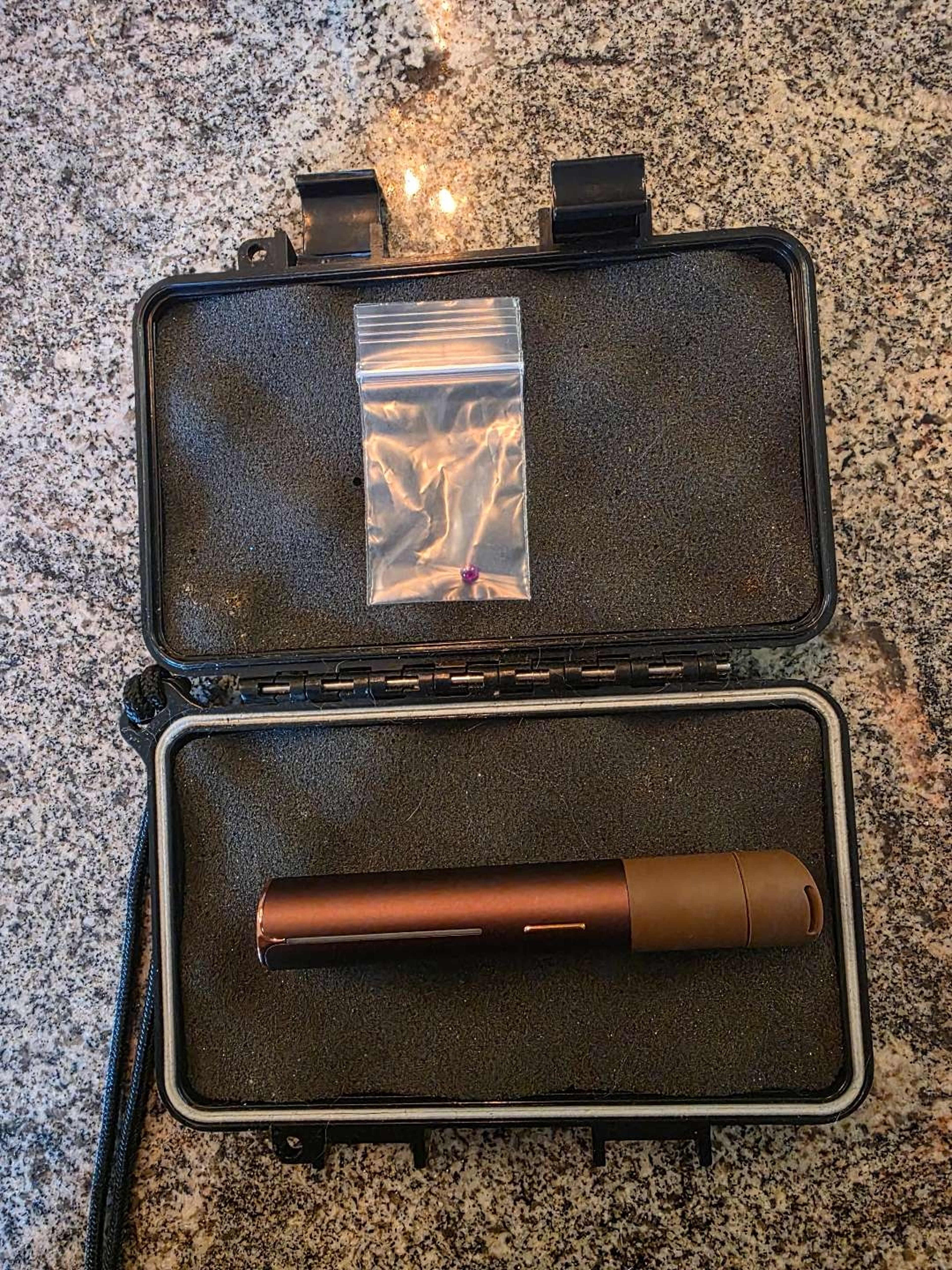 Preview pic of Mocha Puffco Pivot + terp pearl + Evan Shore hard case