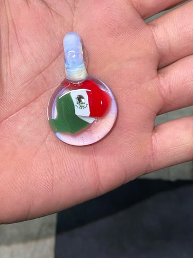 Preview pic of Mexico flag pendant 1.25 round with ghost color accents