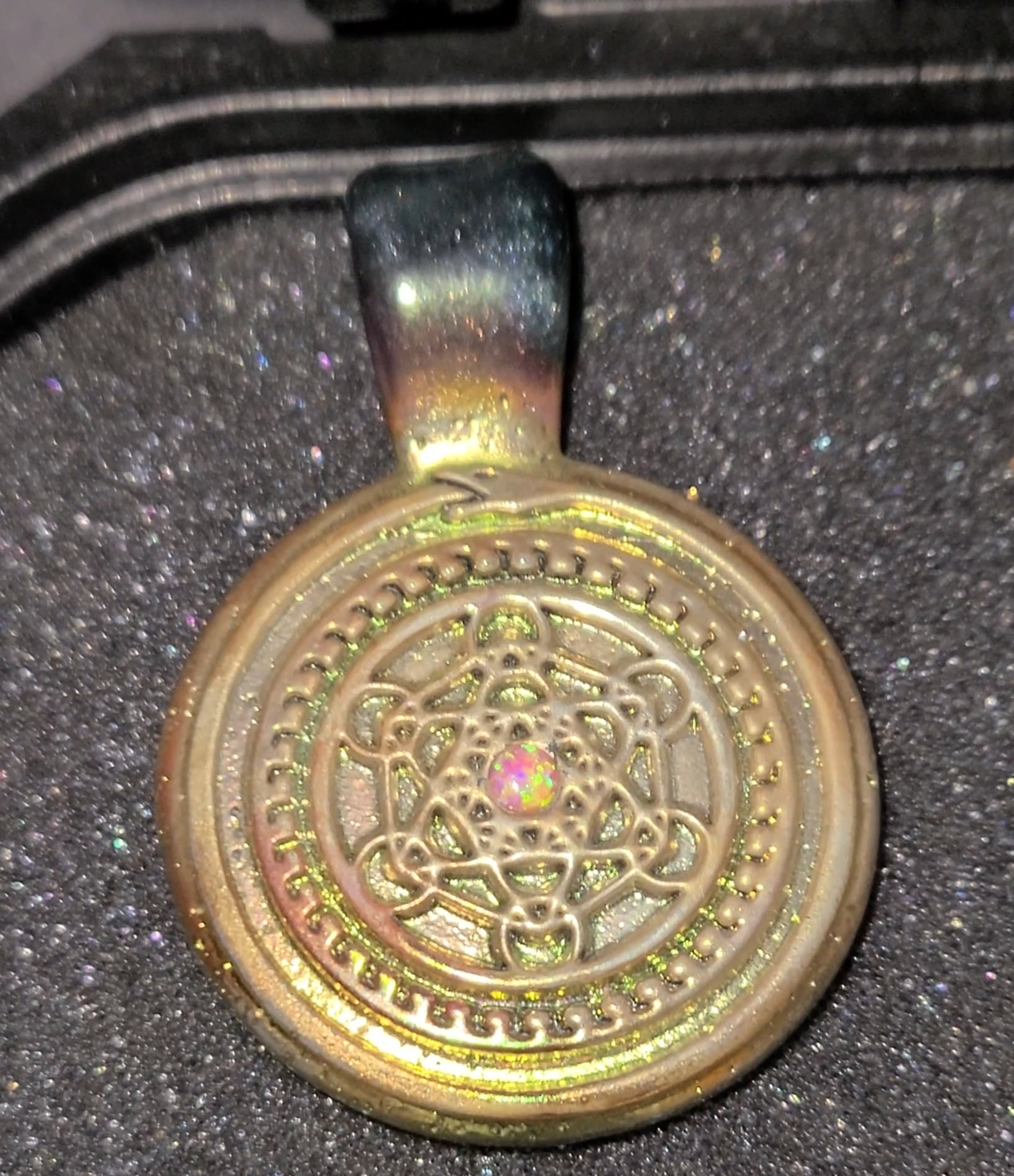 Preview pic of Alkaline Glass Pendant