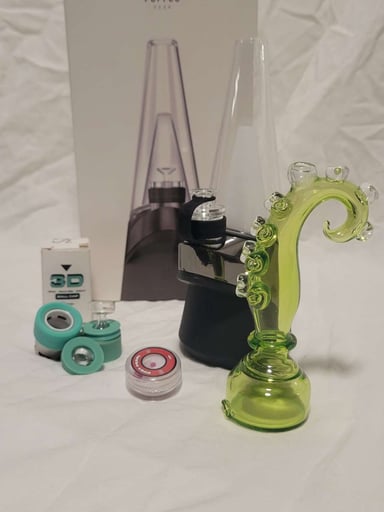 Preview pic of Original Puffco Peak w/ Accessories