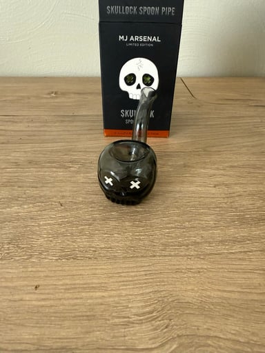 Preview pic of MJ Arsenal Skull Pipe