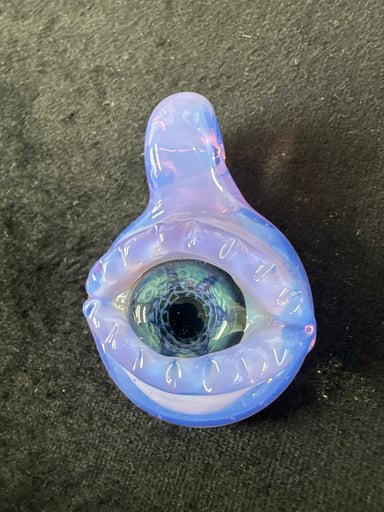 Preview pic of Mako eye pendant