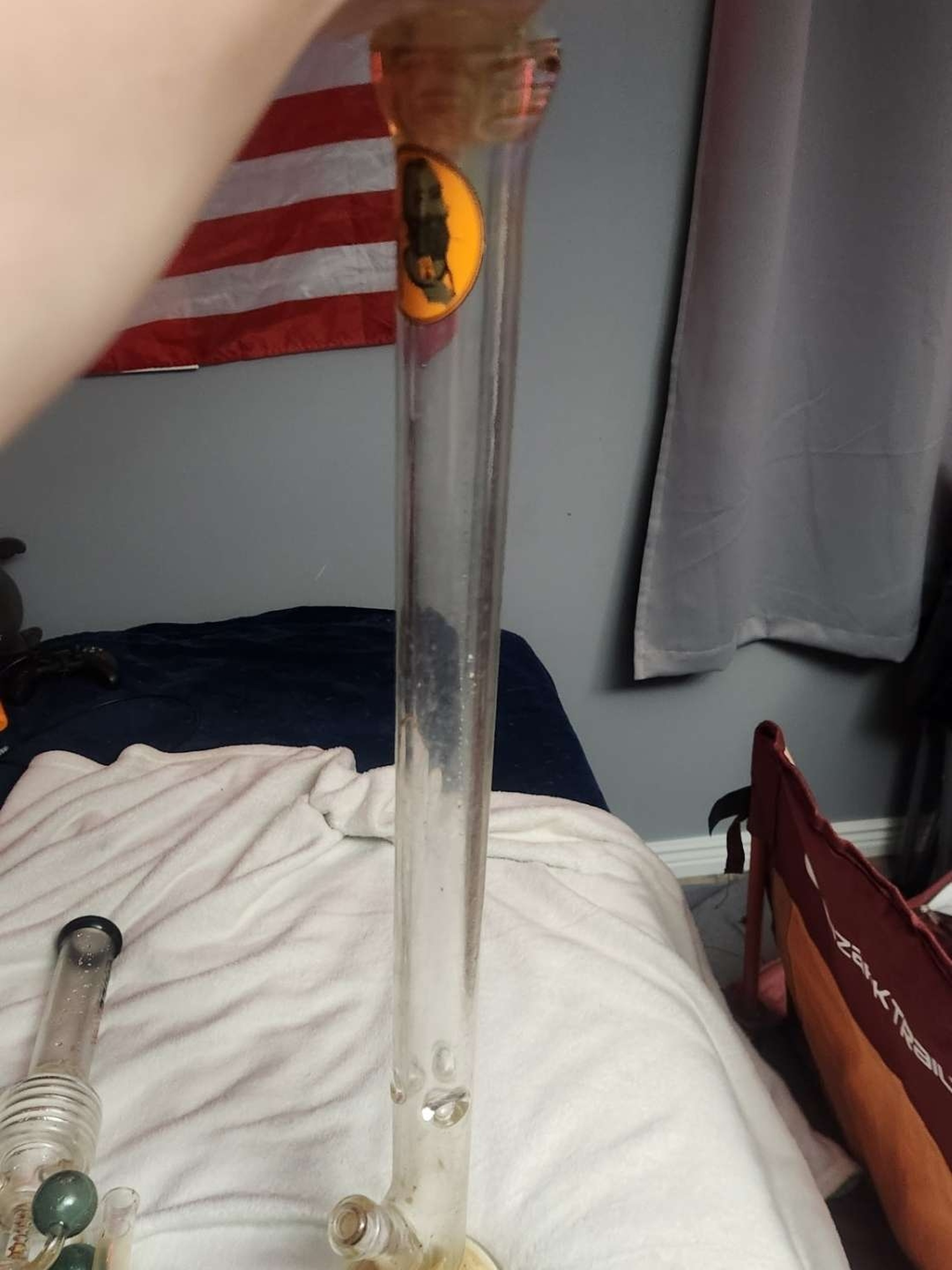 Preview pic of 4 foot bong