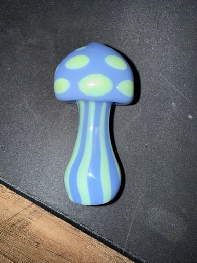 Preview pic of Mushroom glass pipe 4”